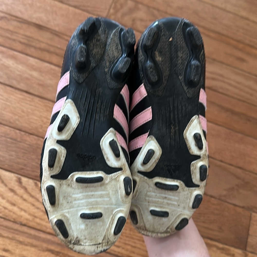 🖤 Adidas girls cleats black with pink stripes size 13.5 youth - Picture 7 of 7
